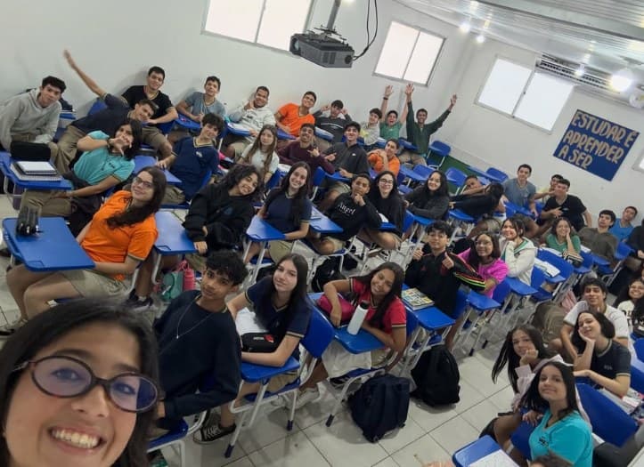 Catharine Nabuco em palestra no Colégio São Jorge dos Ilhéus, Ilhéus, BA